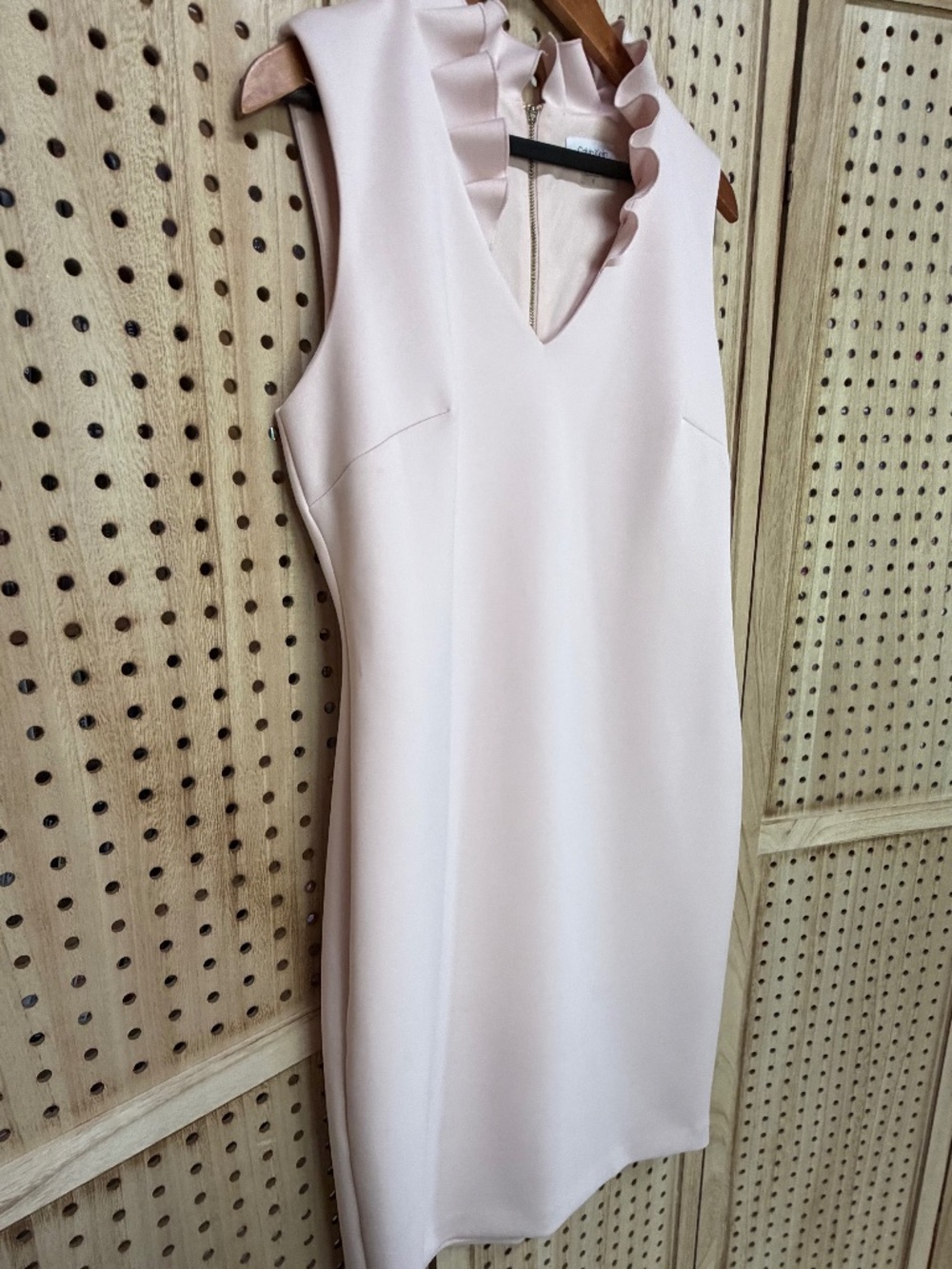 Calvin Klein Premium Scuba Crepe Ruffle V-Neck Sheath Dress Blush Pink Size 12 - Picture 4 of 13